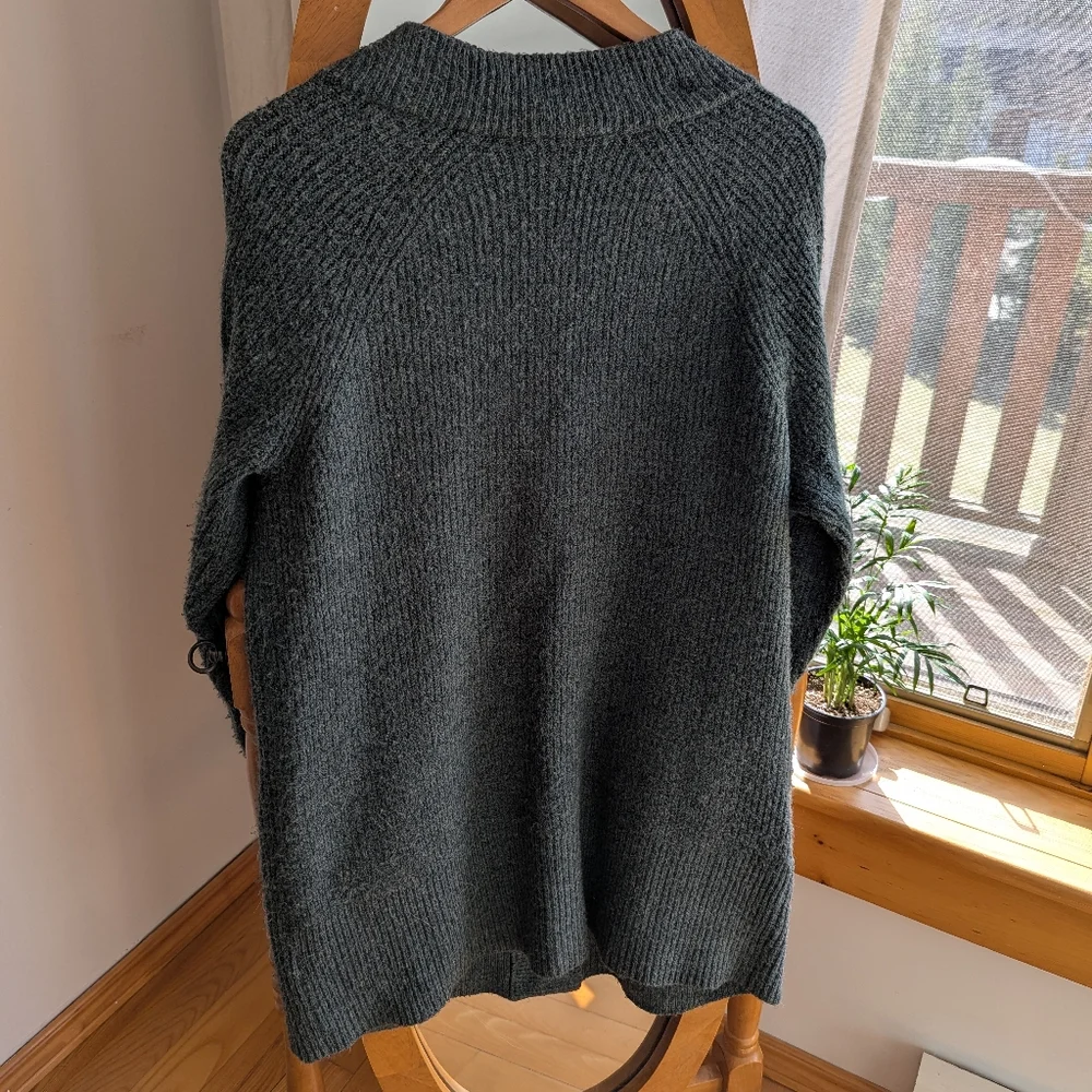 🌻 2/$15 - Denver Hayes - Green Cardigan - Picture 3 of 7
